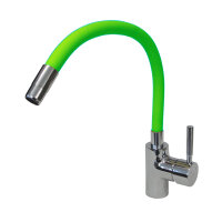 Grüne Küchenarmatur mit flexiblem Auslauf